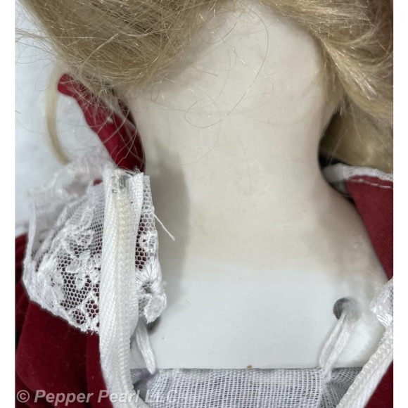 Porcelain Doll 17 Inch Cloth Body Unmarked Blonde Blue stationary Glass Eyes - Picture 4 of 10